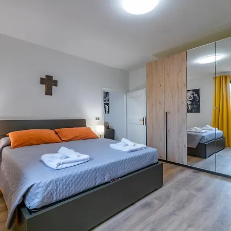 Marilyn Tra Centro E Mare 佩萨罗